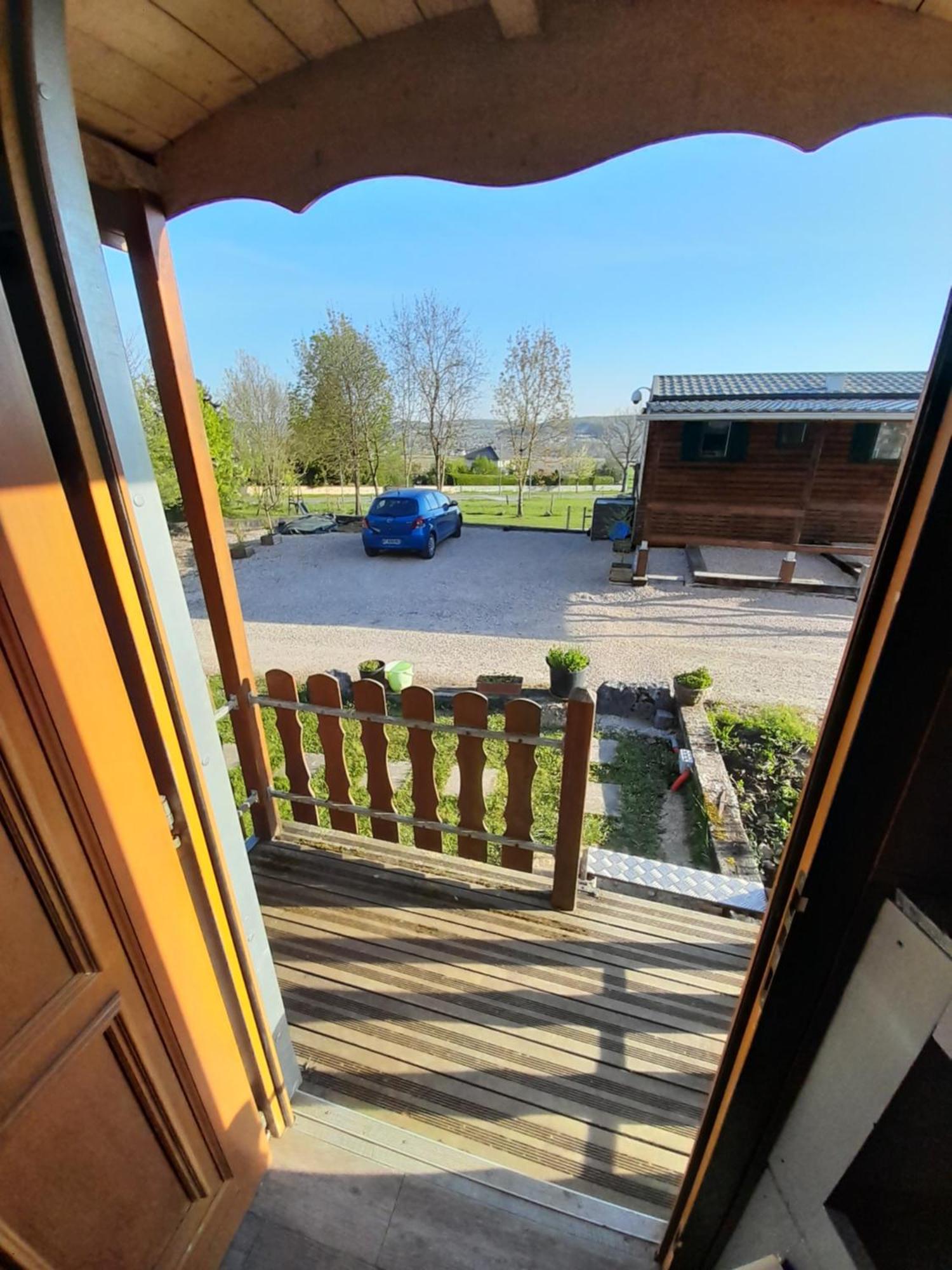 Location Type Gite, Chambre D'Hote, Meuble De Tourisme Dans Joli Petit Chalet Typique Et Ou Jolie Roulotte Type Boheme Waldighoffen Zewnętrze zdjęcie