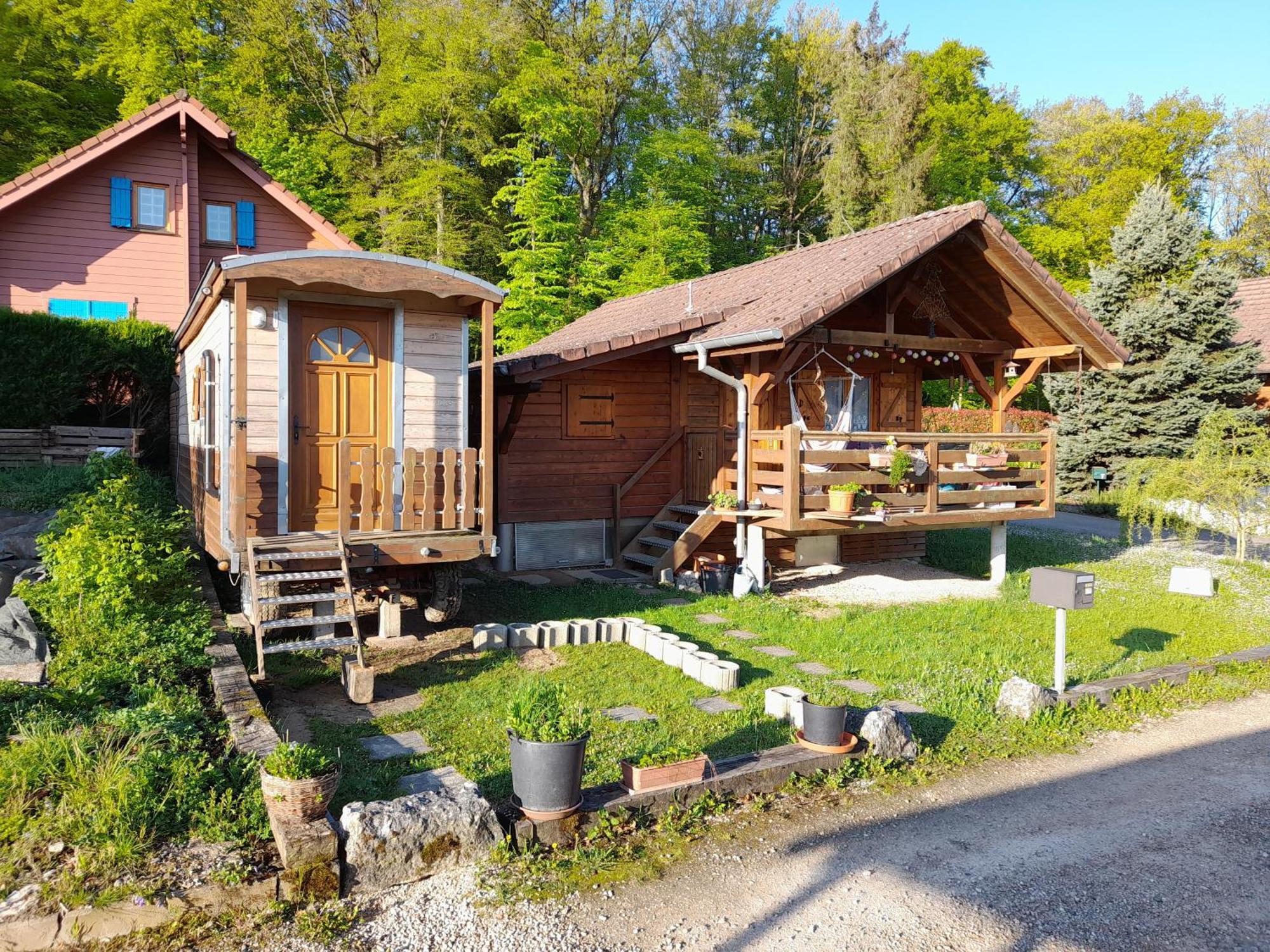 Location Type Gite, Chambre D'Hote, Meuble De Tourisme Dans Joli Petit Chalet Typique Et Ou Jolie Roulotte Type Boheme Waldighoffen Zewnętrze zdjęcie